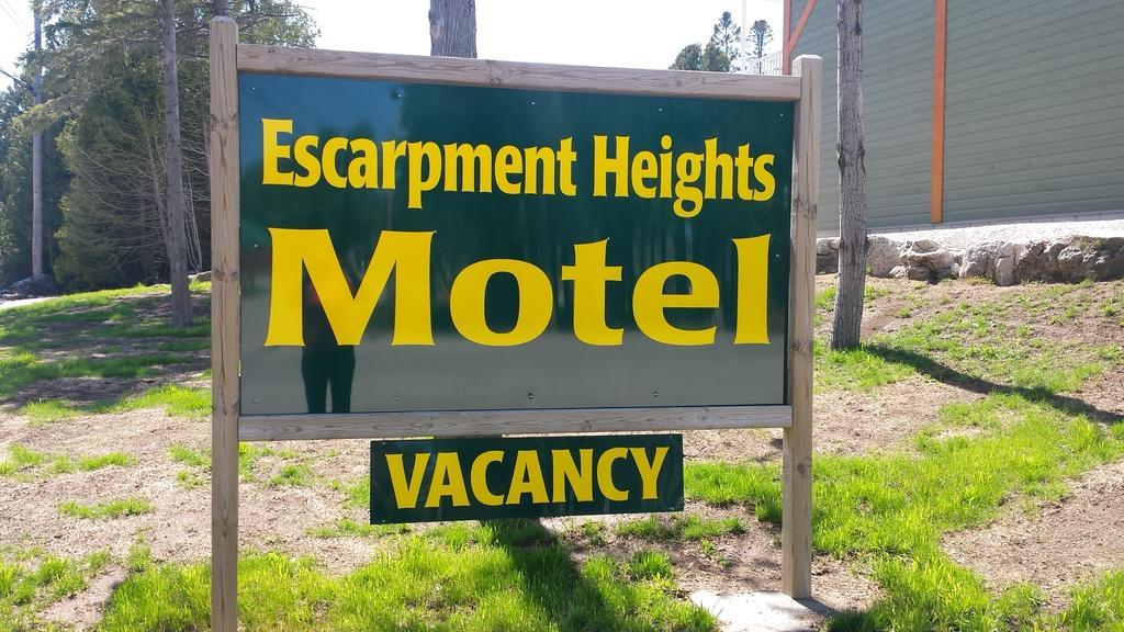 Escarpment Heights Motel Tobermory Exterior foto